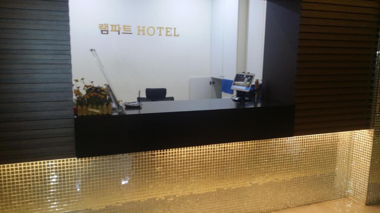 Rampart Hotel Кванмён Экстерьер фото